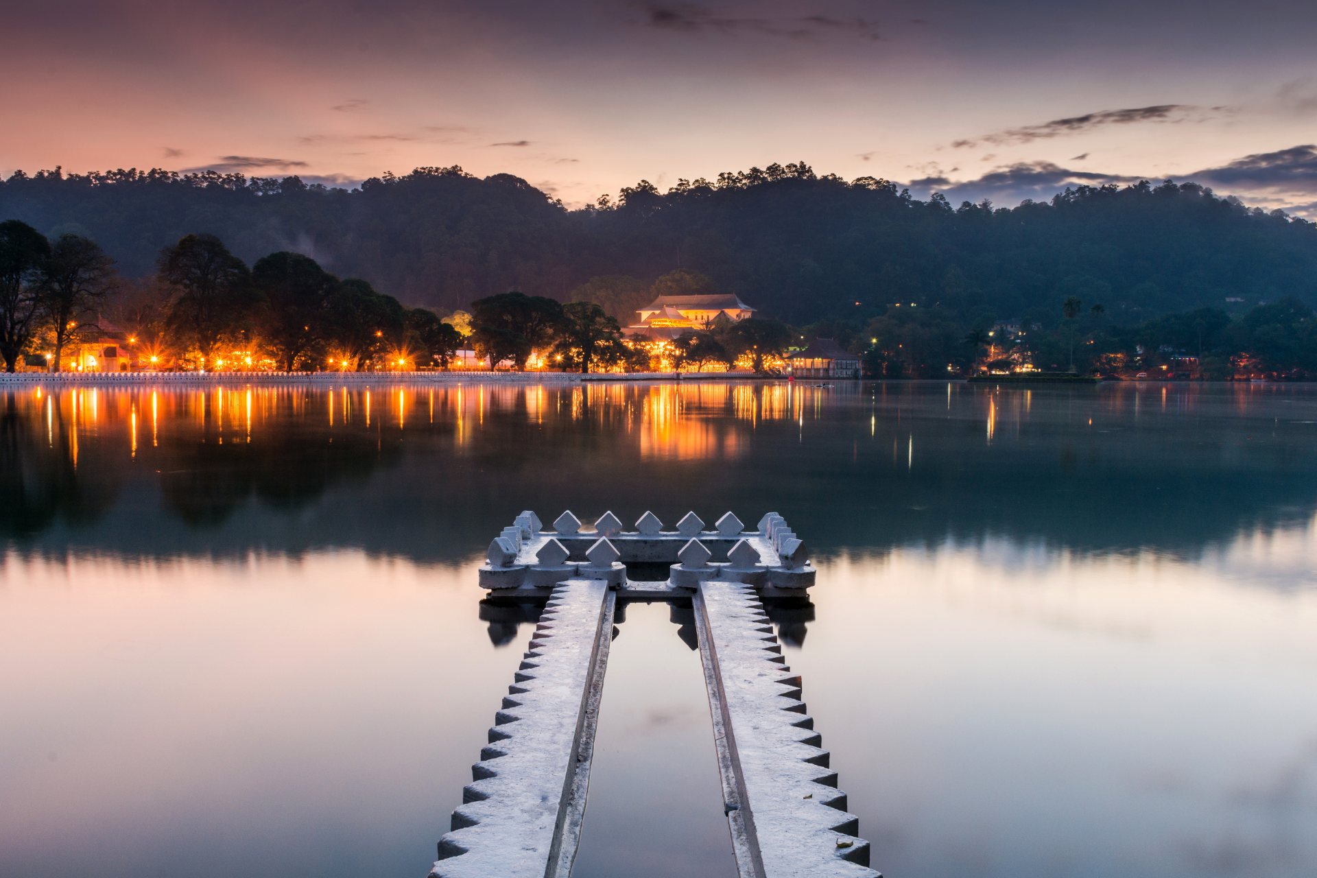 https://www.wondersofceylon.com/content/images/2024/01/WoC-Kandy-Lake-Featured.png?utm_source=chatgpt.com