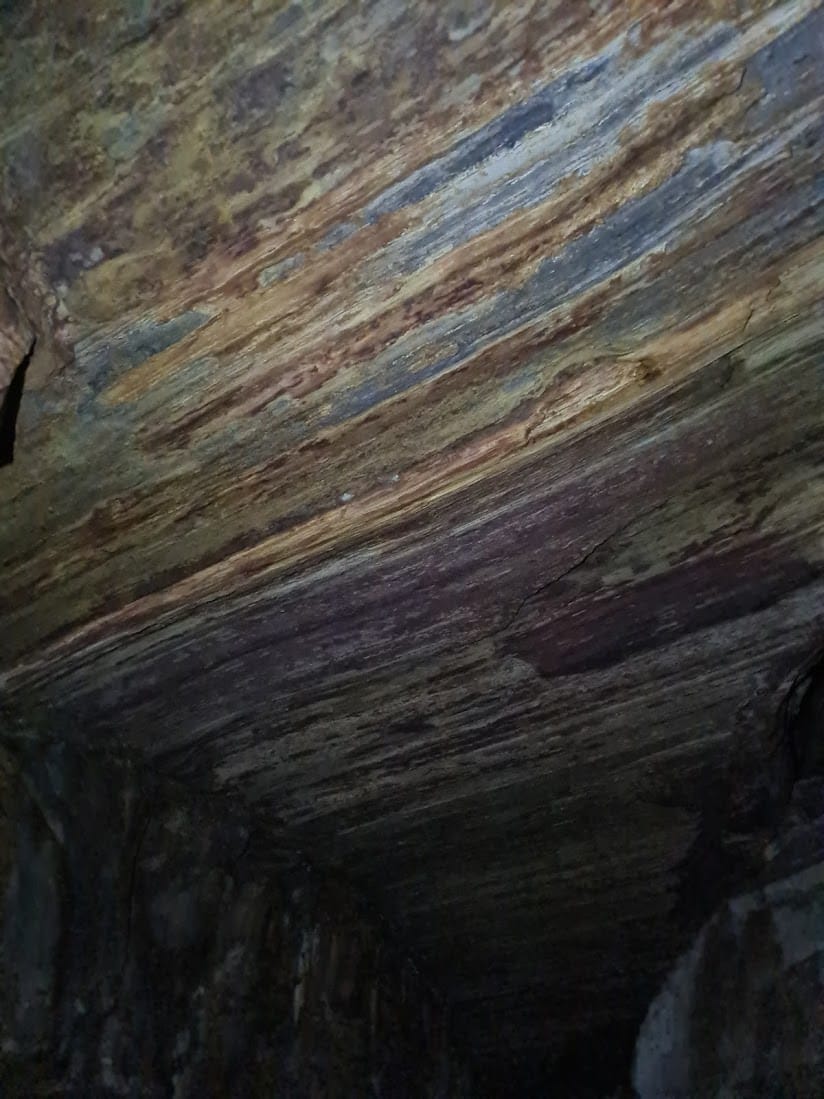 The unusual rock ceiling of the Nil Diya Pokuna caves in Ella, Sri Lanka